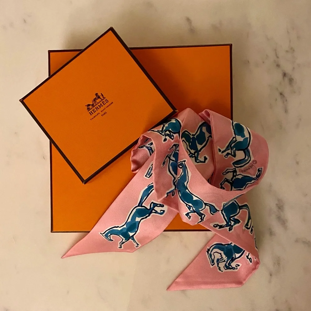 Hermès—Pink & Blue Horse Print Twilly - Picture 2 of 8